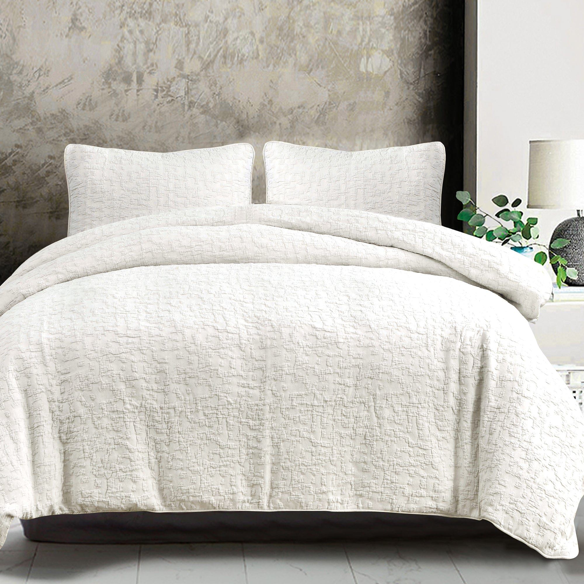 Porto Matelasse - Queen Comforter Set (Set of 3) - Vintage White
