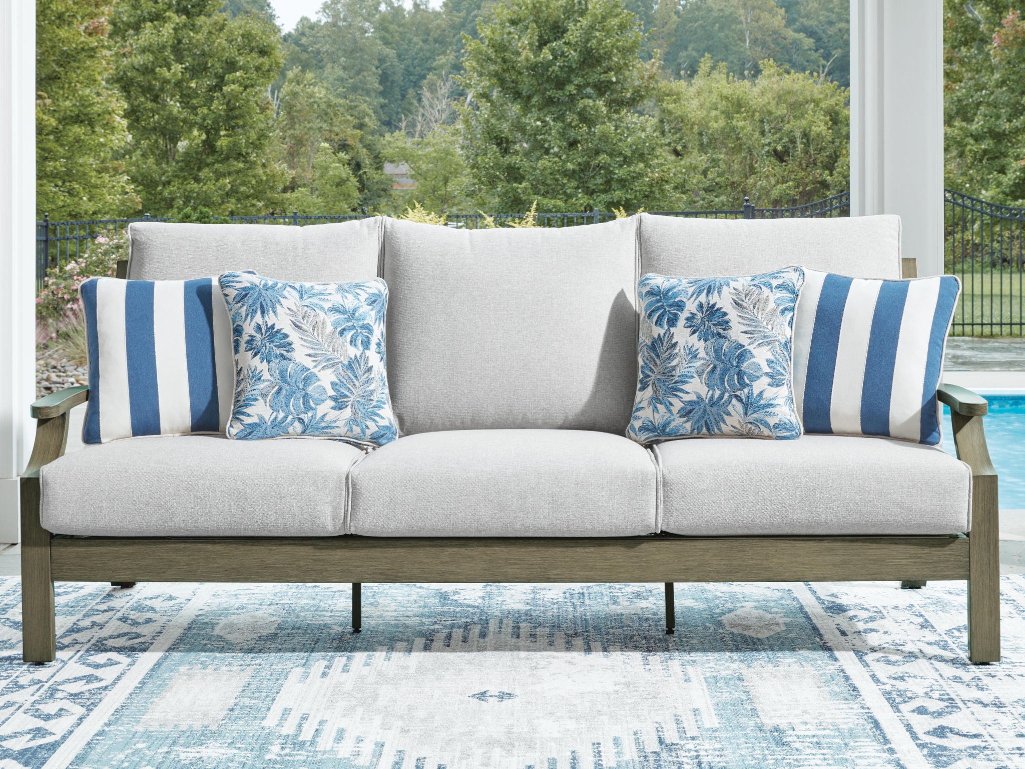 Rainier Ranch - Sofa With Cushion - Brown / Beige
