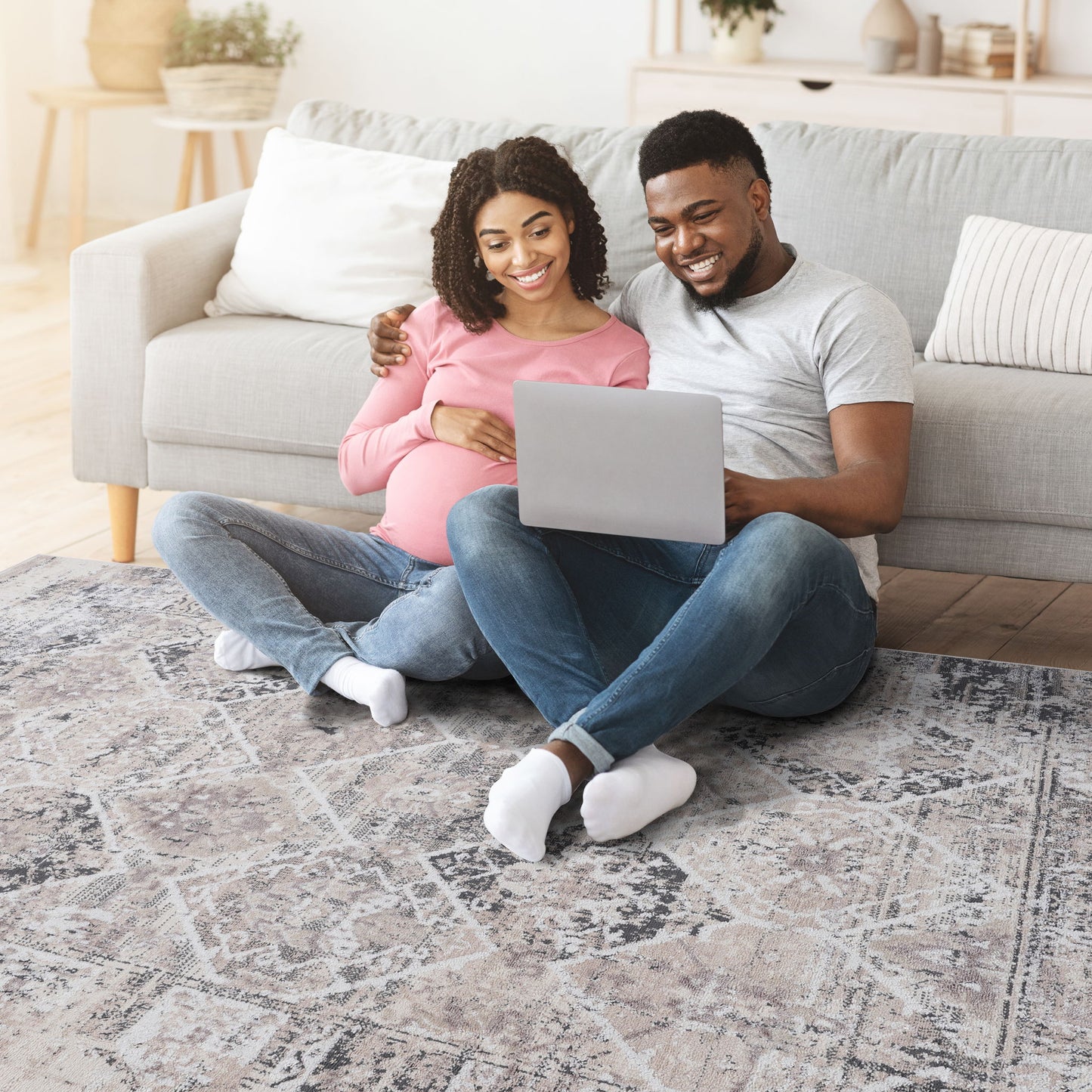 Payas - 6' X 9' Traditional Area Rug - Cream / Anthracite