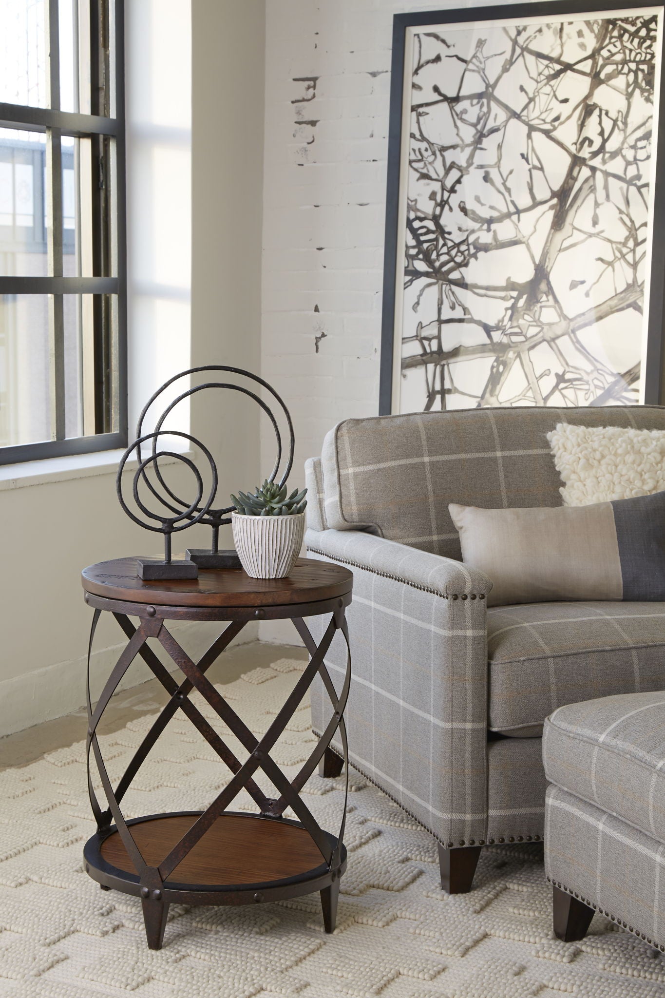 Pinebrook Round Accent Table - Thumbnail 3