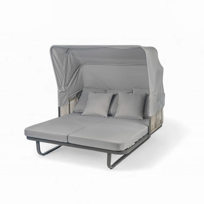 Outdoor Patio Rattan Daybed With Detachable Pillows