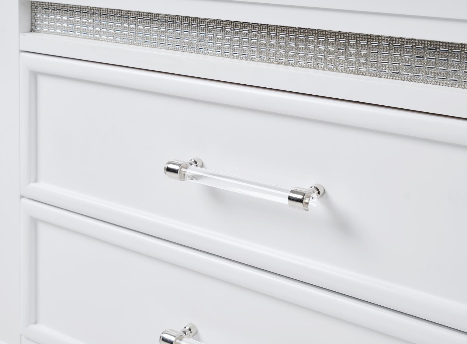 B045 - LED Chest - White