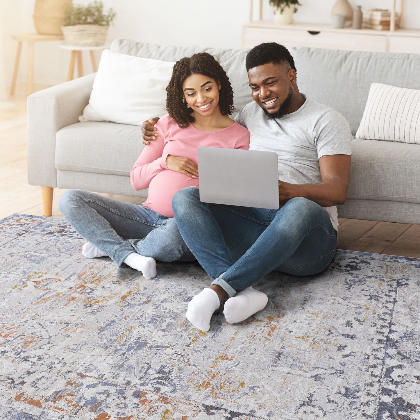 Payas - 6' X 9' Traditional Area Rug - Ivory / Gray