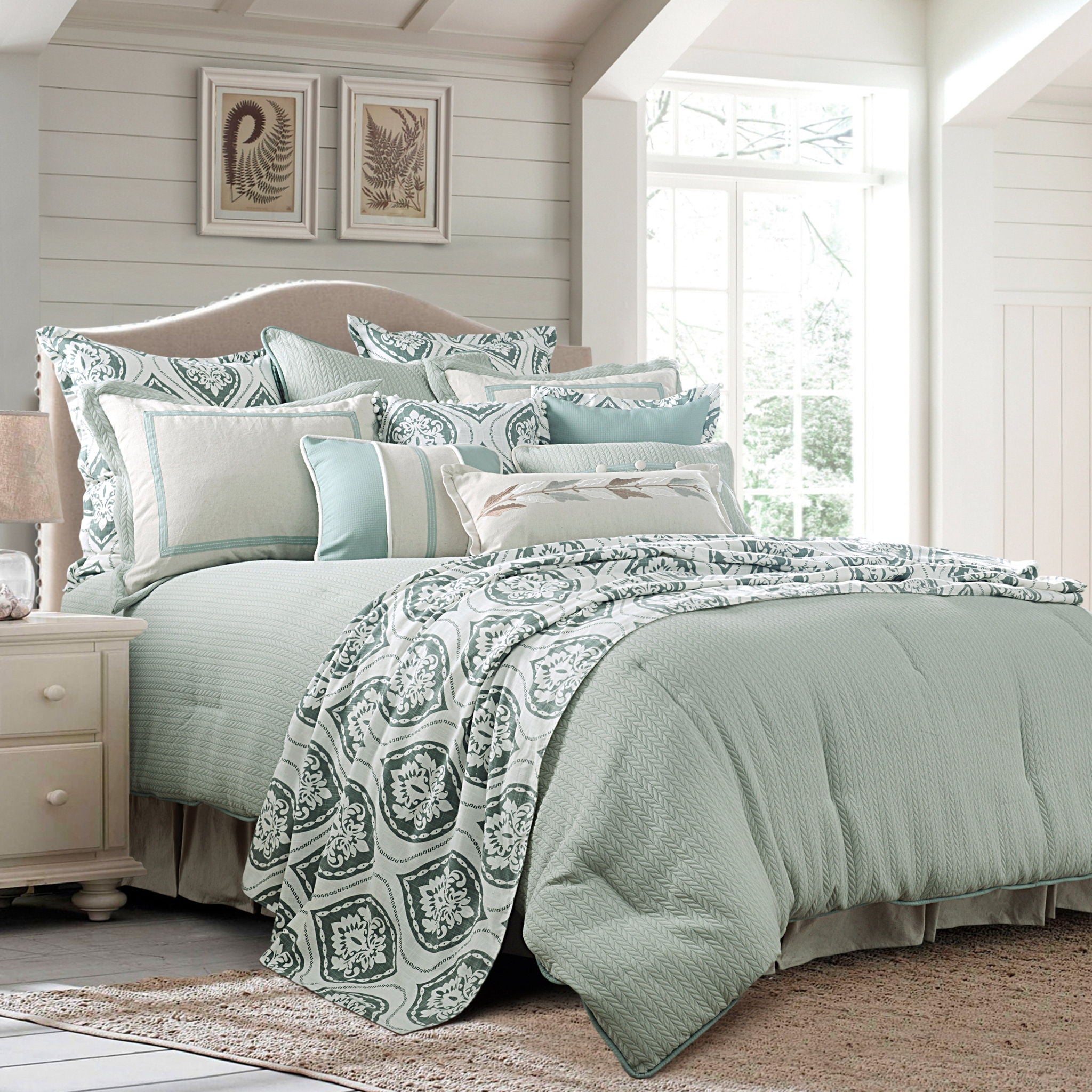 Belmont - King Comforter Set (Set of 4) - Green / White