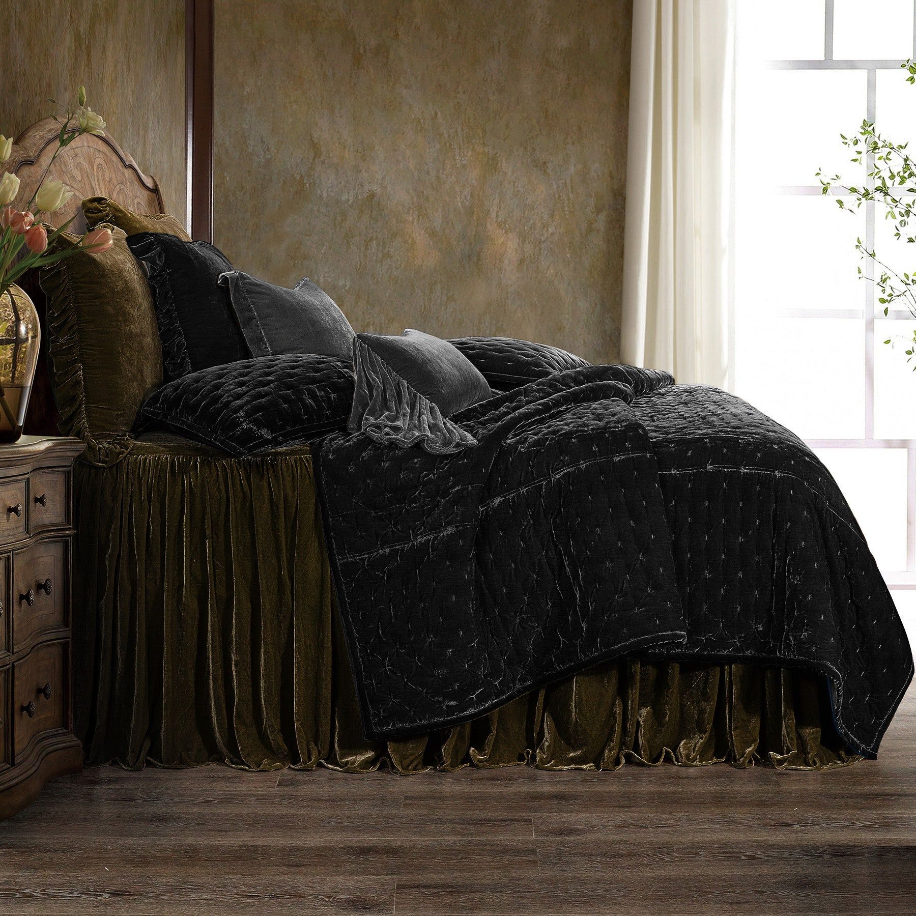 Stella - Full/Queen Faux Silk Velvet Pintuck Quilt Set (Set of 3) - Black