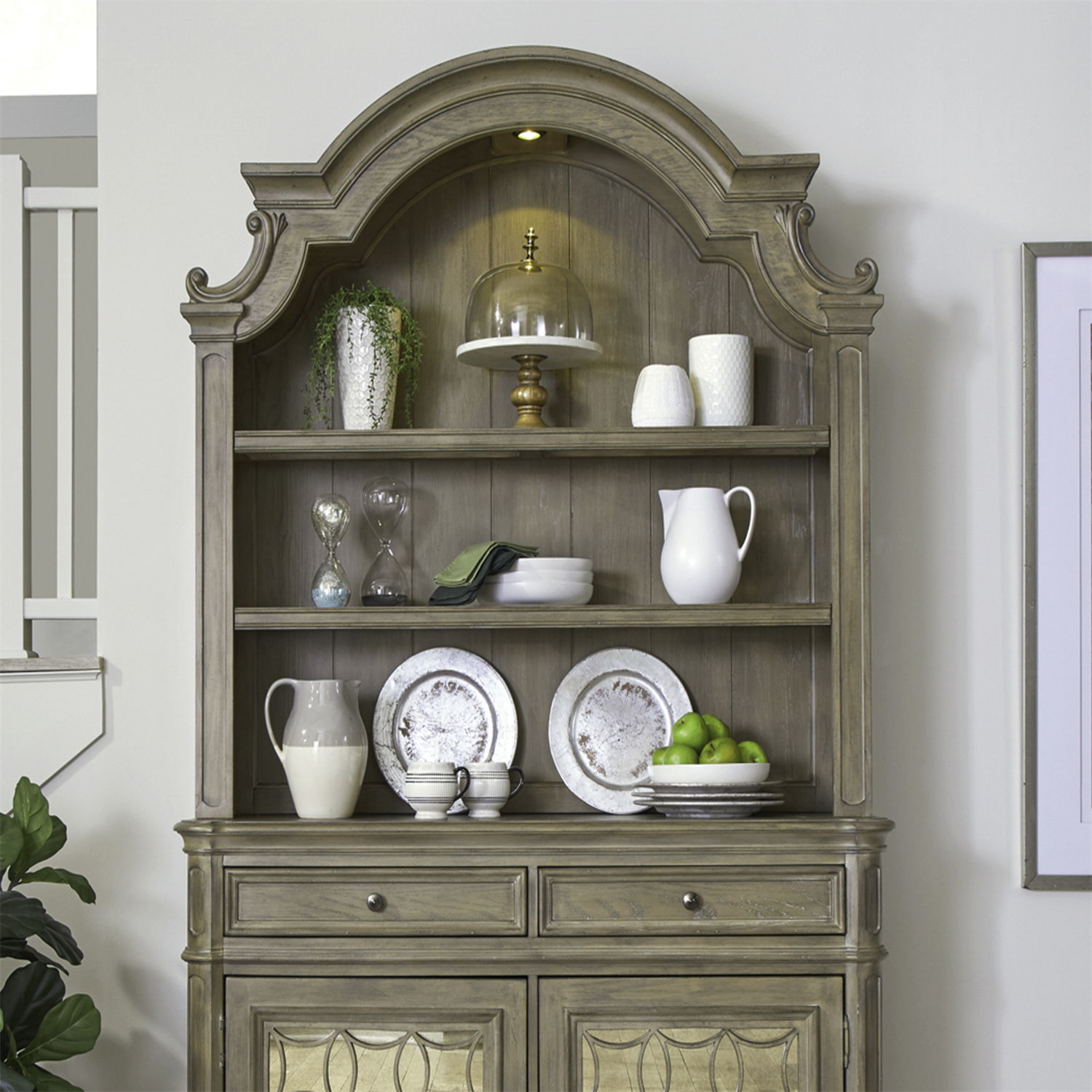 Magnolia Manor - Hutch