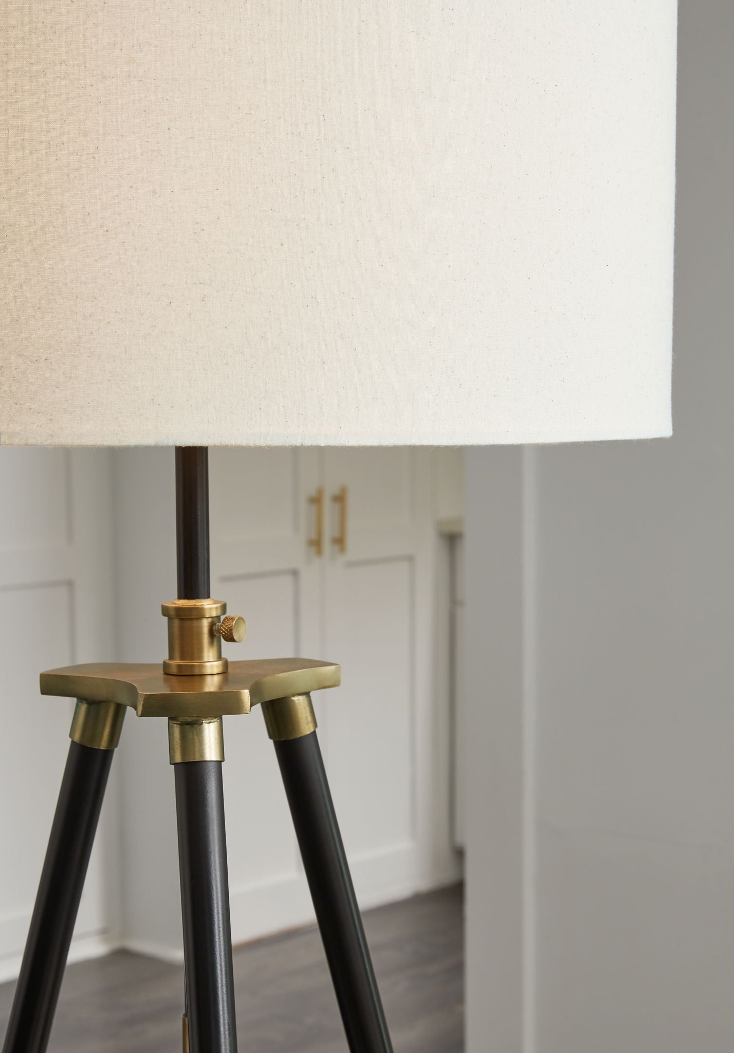 Ashley Furniture Cashner Floor Lamp - Thumbnail 5