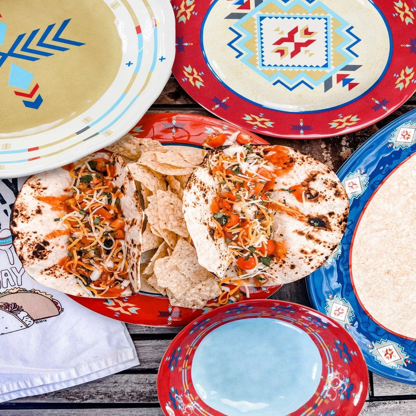 Spirit Valley - Melamine Dinner Plate (Set of 4) - Red / Cream / Blue