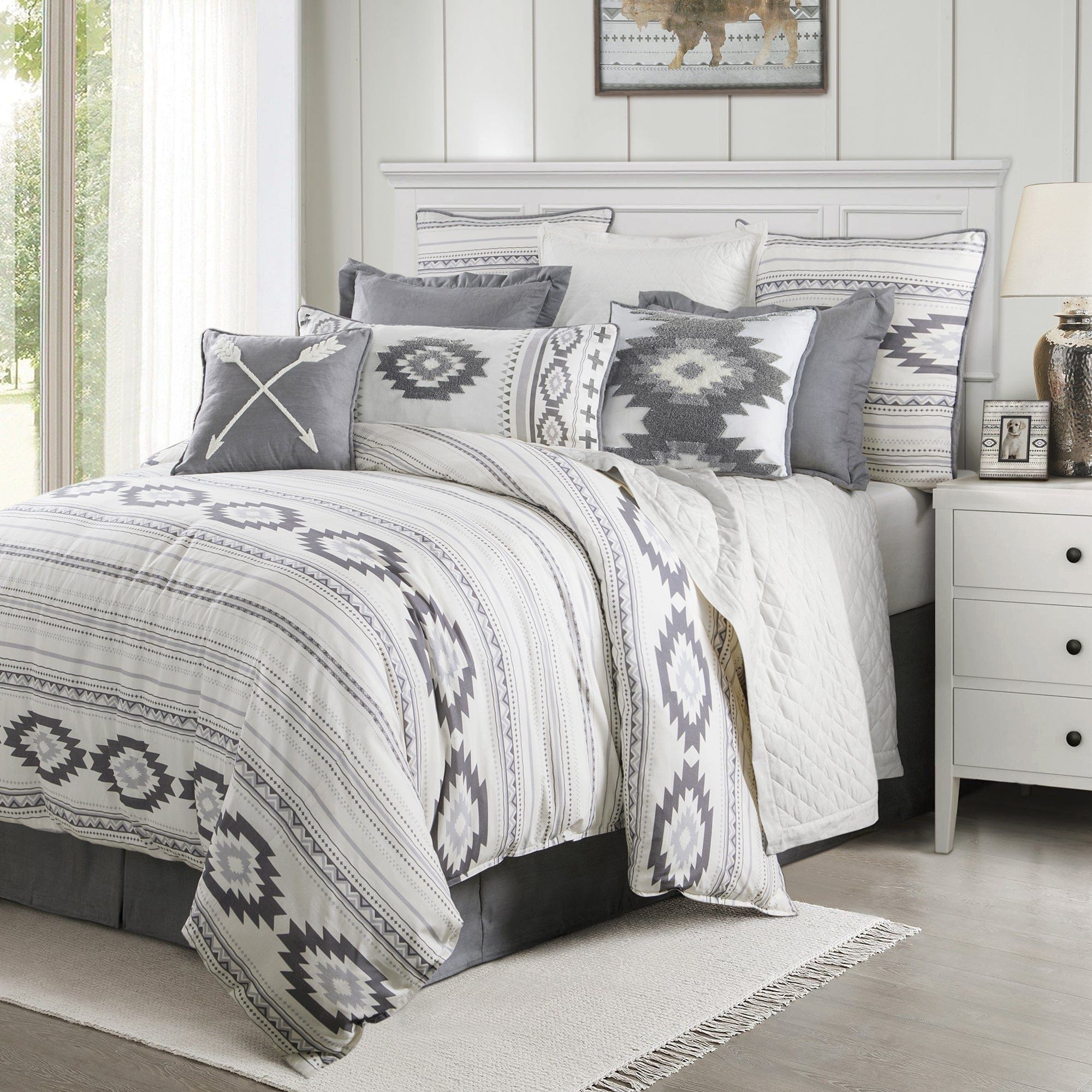 Free Spirit - King Comforter Set (Set of 4) - Gray / White