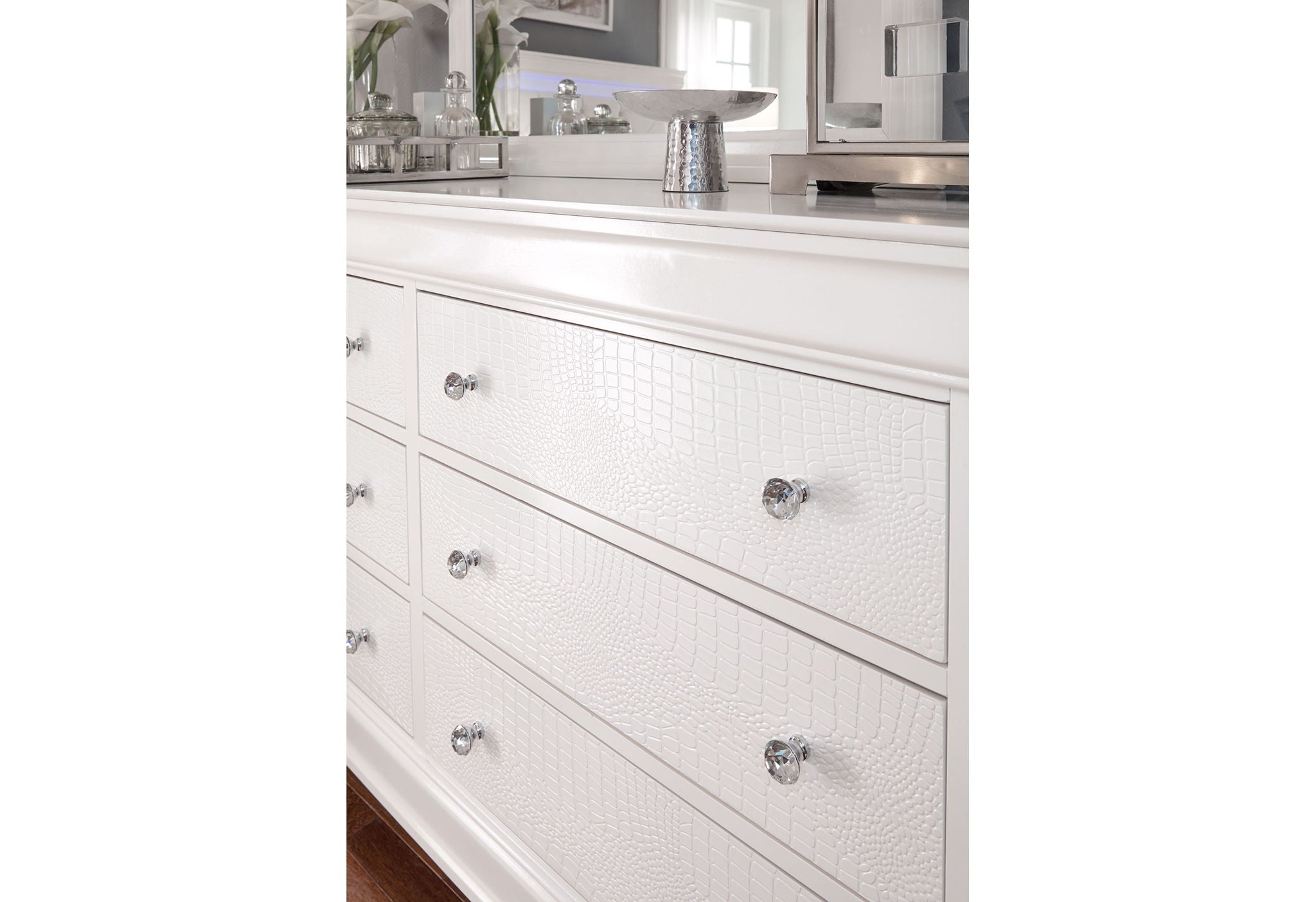 Pompei - 4 Piece King Bedroom Set (Bed With LED, Dresser, Mirror, Nightstand) - White