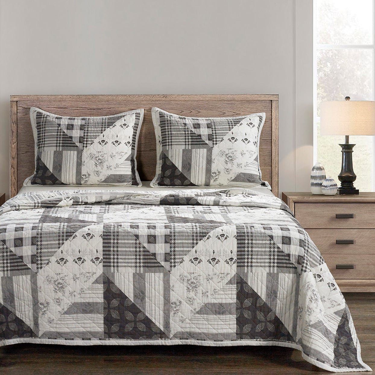Patchwork Prairie - Full/Queen Reversible Quilt Set (Set of 3) - Black