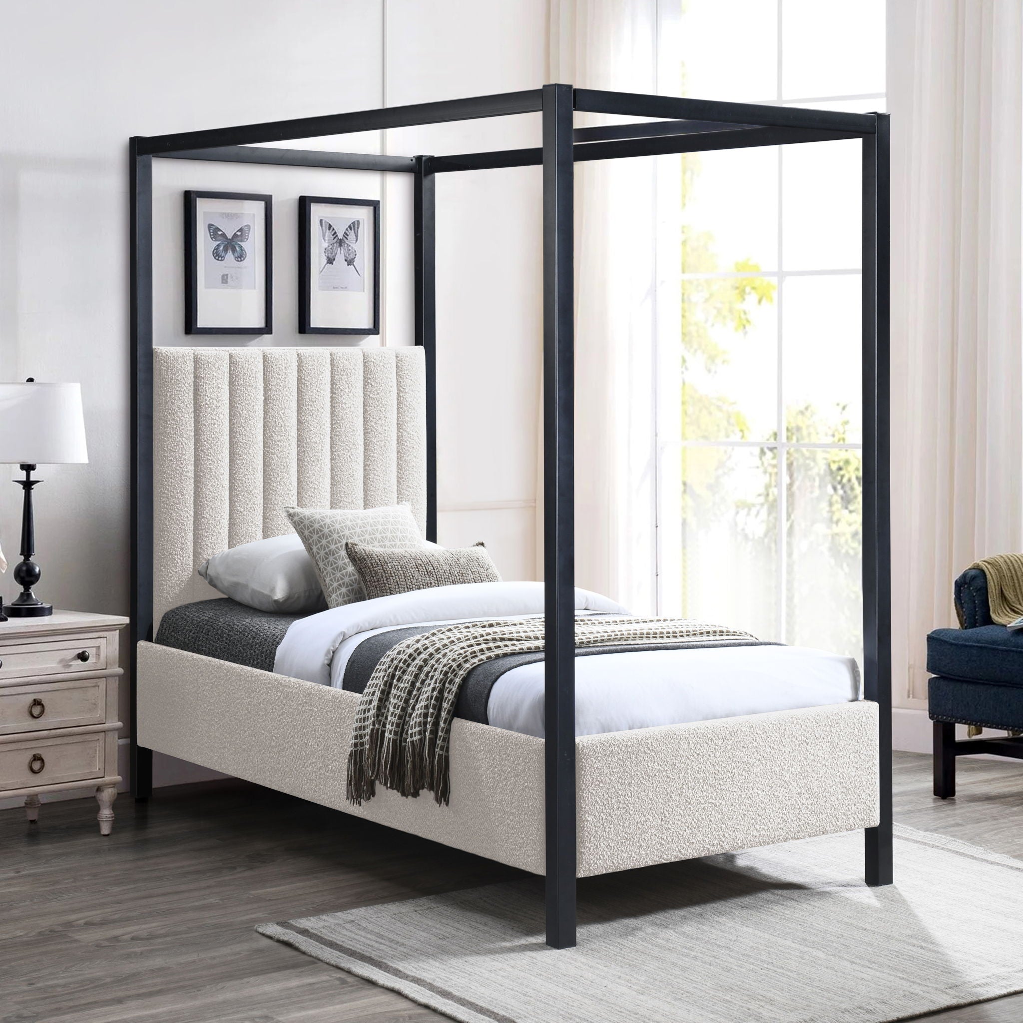 Kelly - Bed