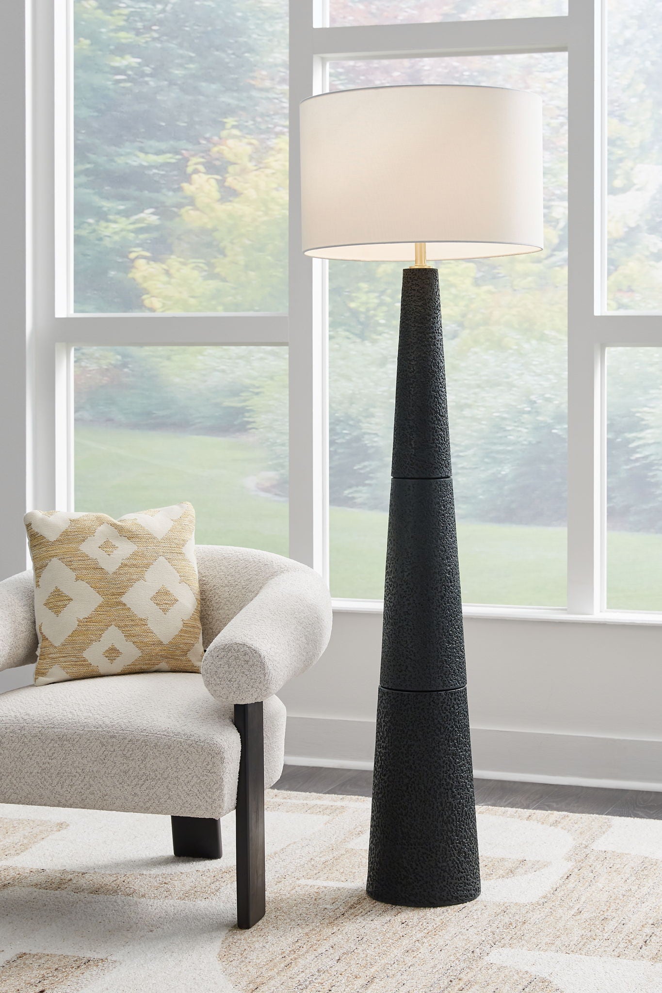 Ashley Furniture Hallburg Floor Lamp - Thumbnail 2