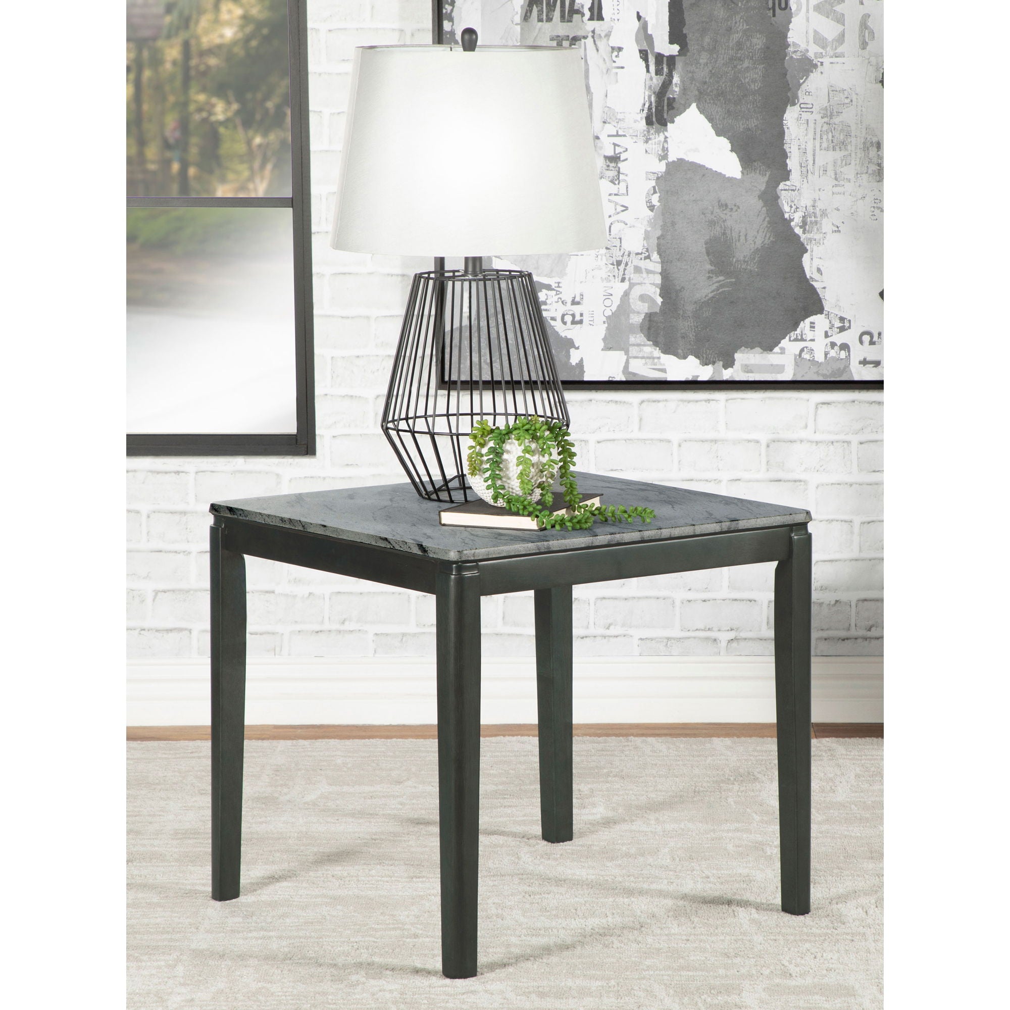 Vinnie - Table