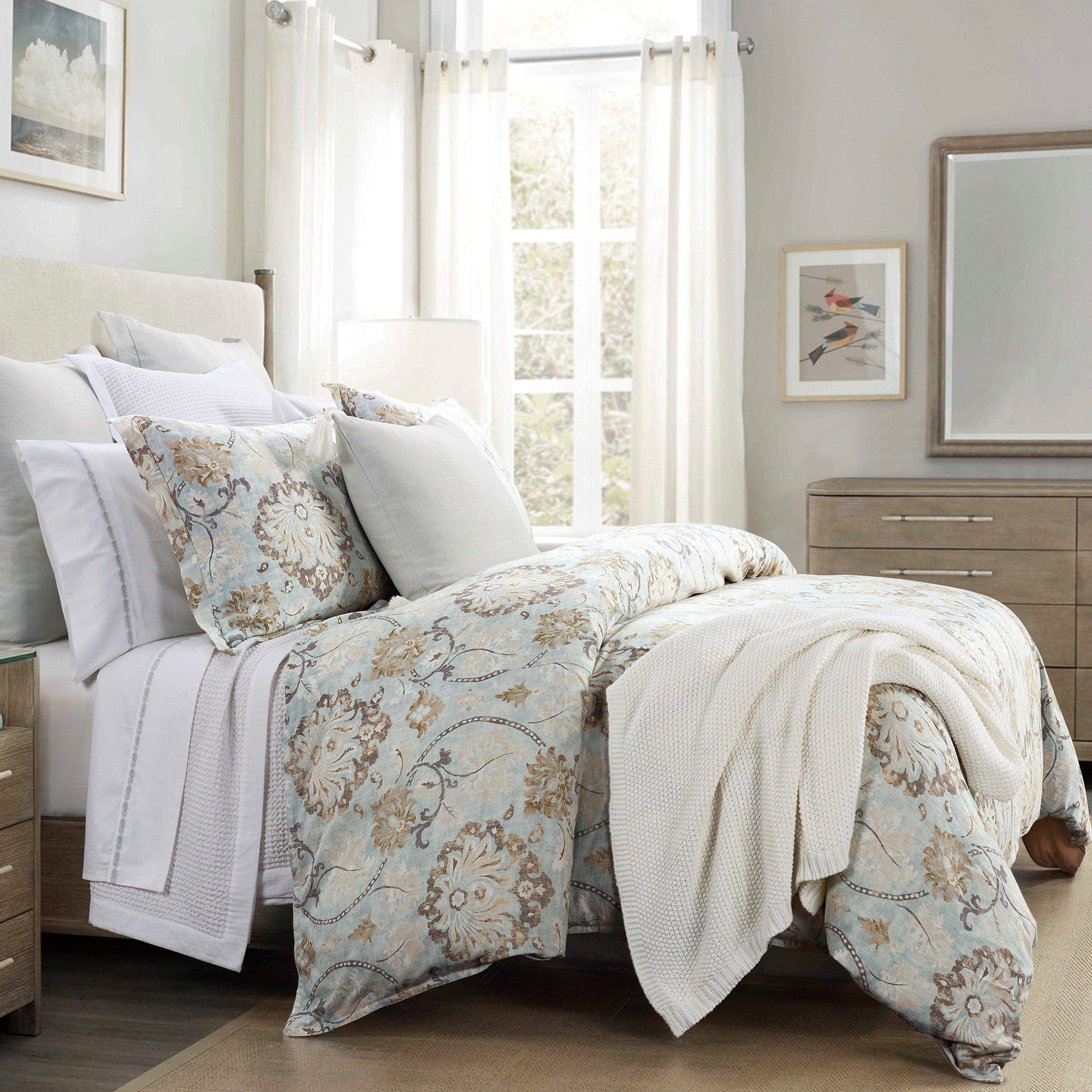 Dalia - King Comforter Set (Set of 3) - Light Blue