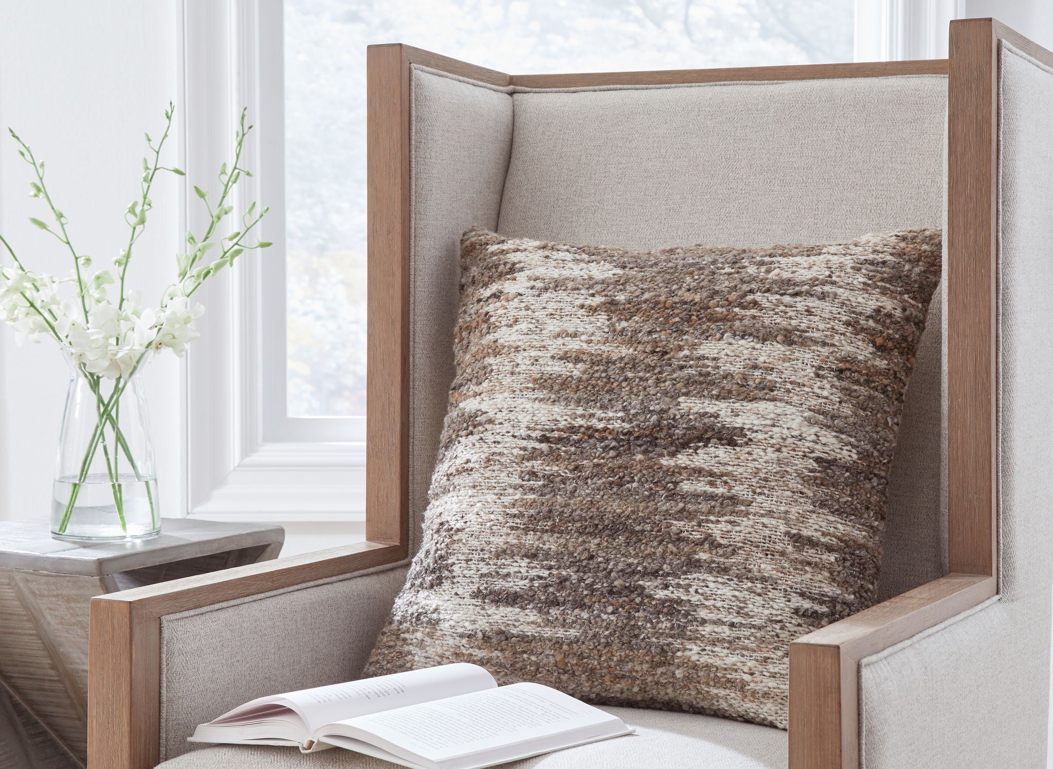 Nealton Pillow - Thumbnail 4