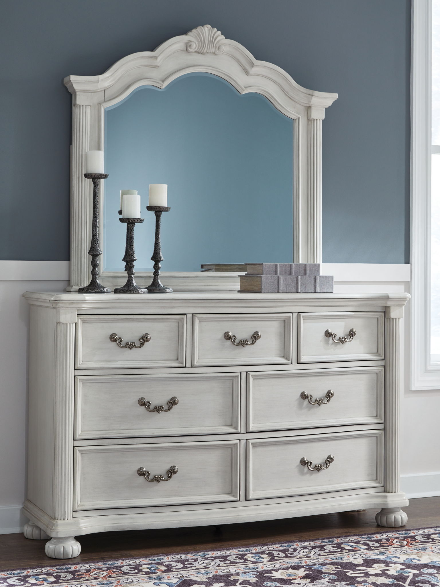 Montelaine Dresser And Mirror - Thumbnail 2