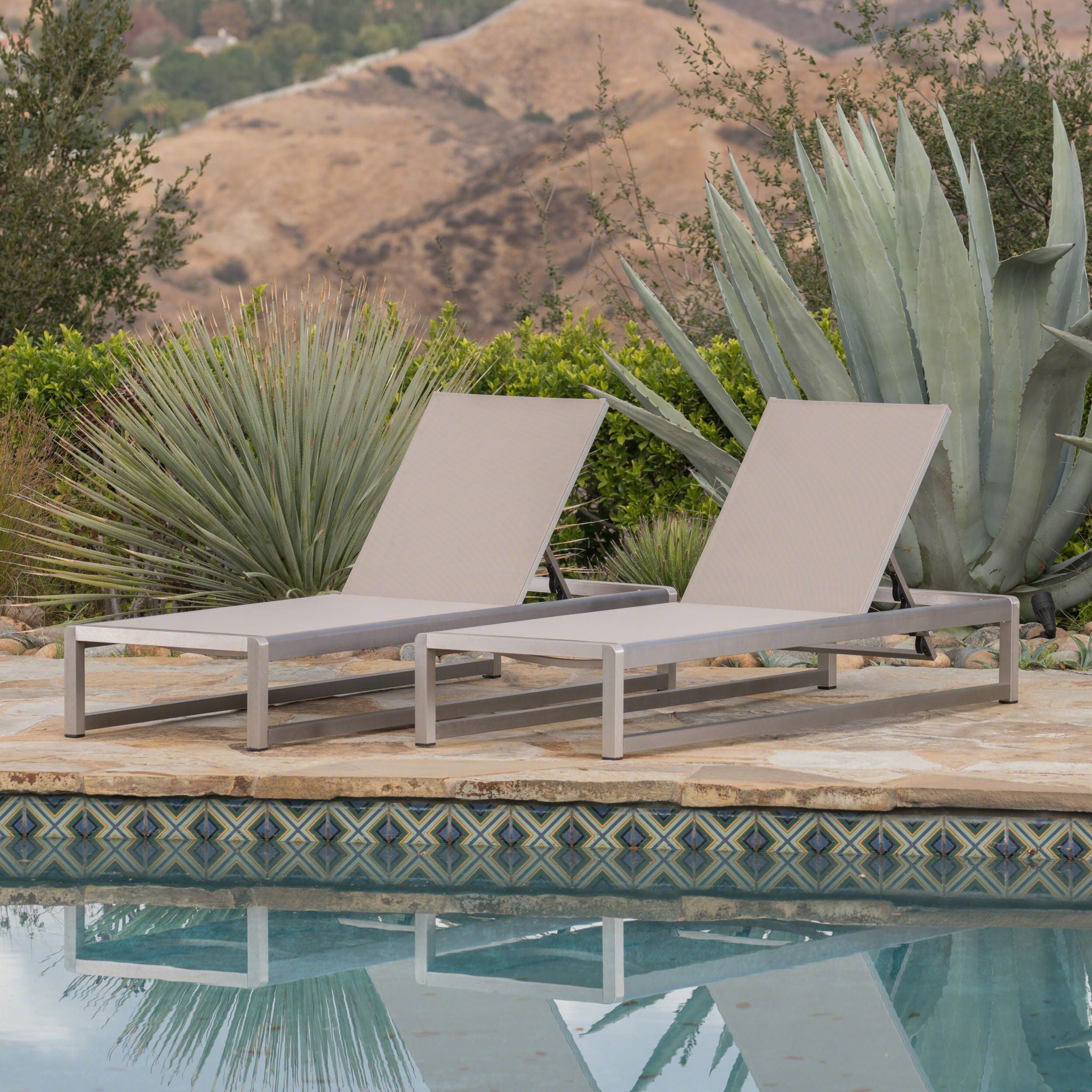 Chaise Lounge With 5 Reclining Positions, Outdoor Patio Lounge Chairs