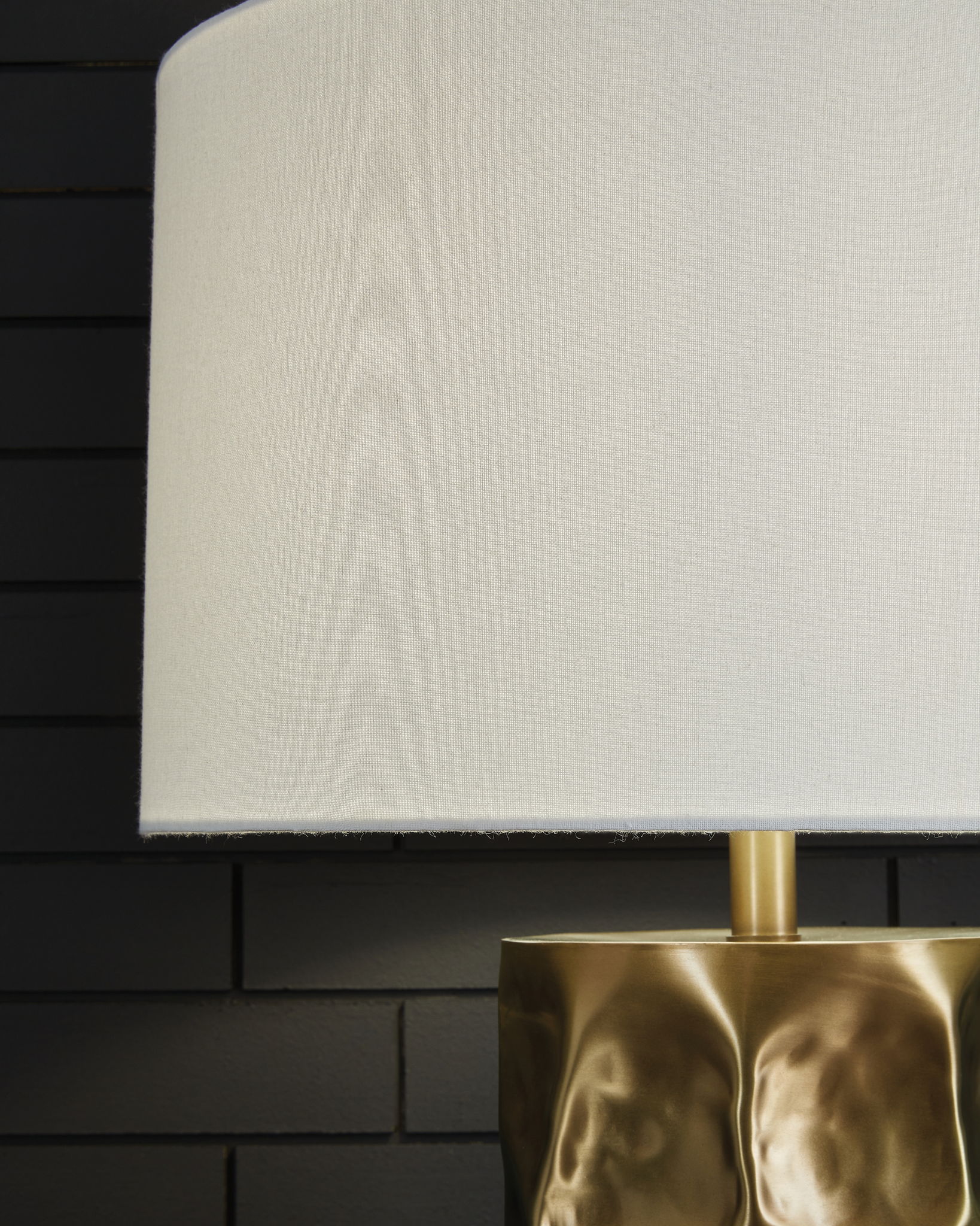 Marshawn Metal Table Lamp - Thumbnail 3