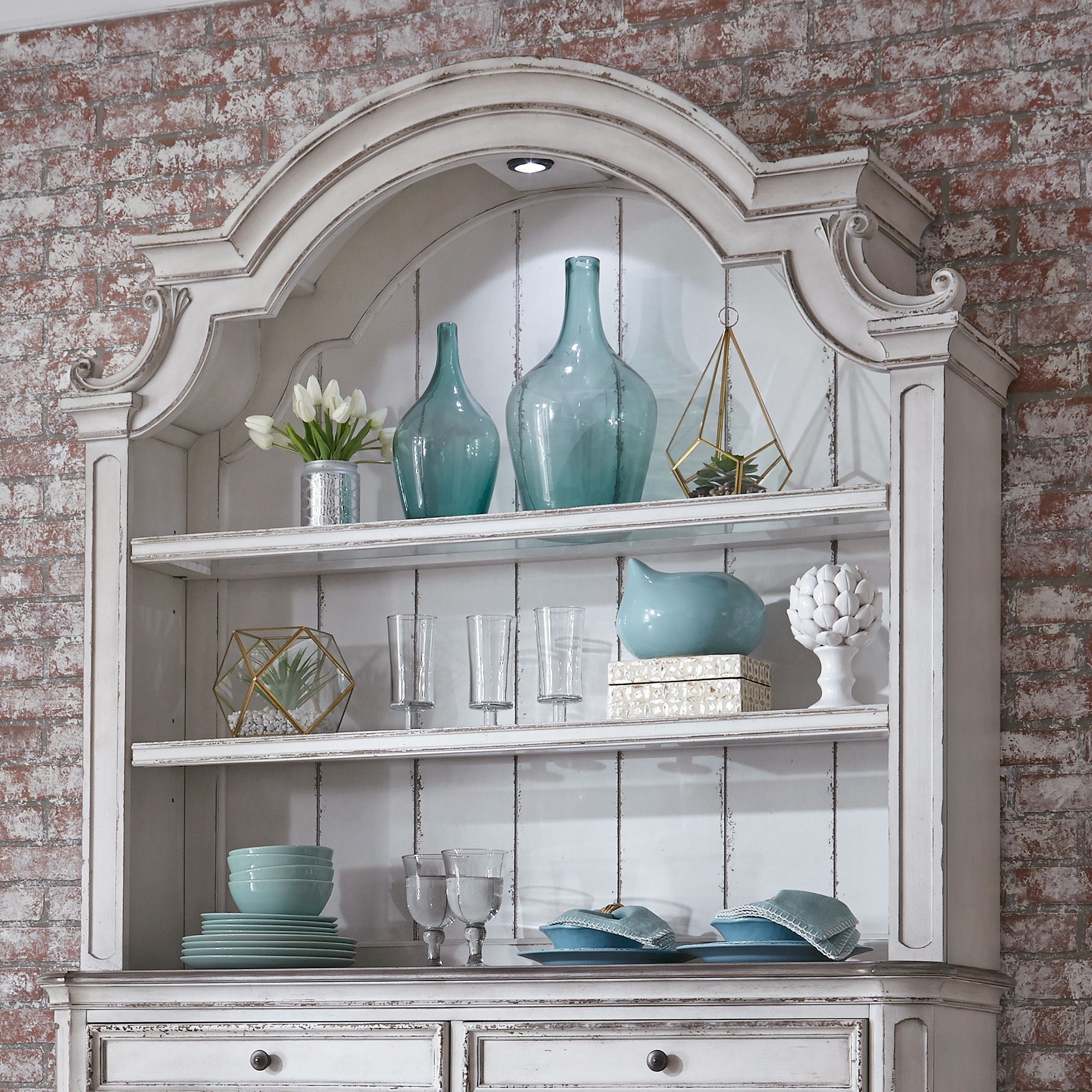 Magnolia Manor - Hutch