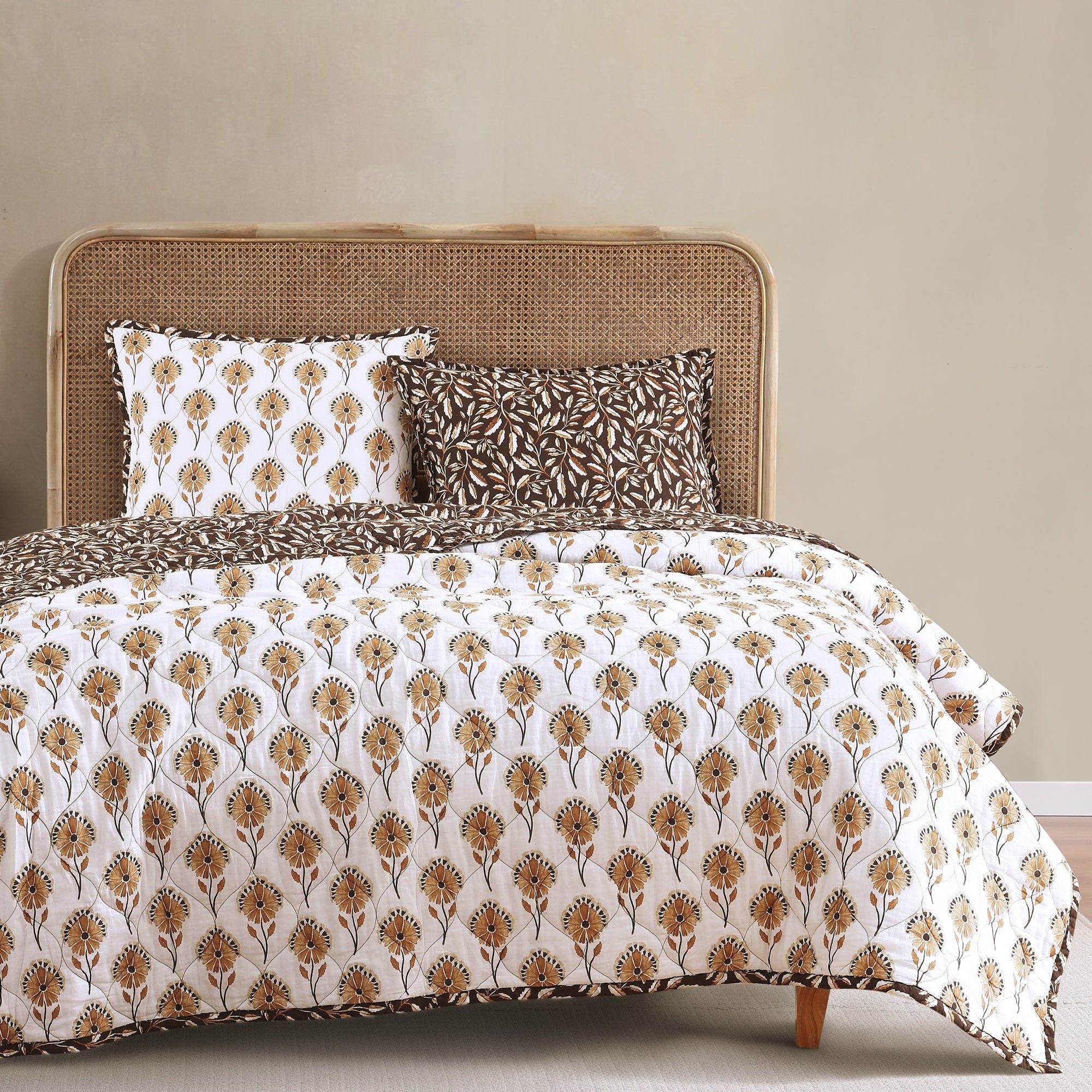 Woodstock - King Reversible Quilt Set (Set of 3) - White / Tan